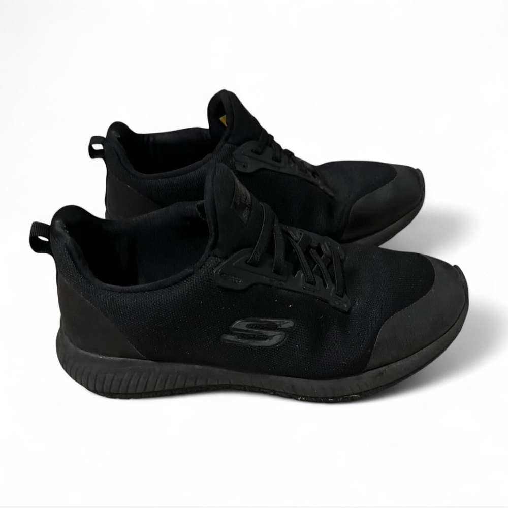 Women’s Skechers size 10